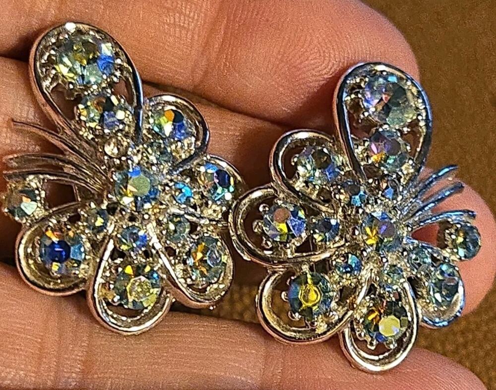 Vintage ART Aurora Borealis AB Glass Beaded Scalloped Statement Clip On Earrings